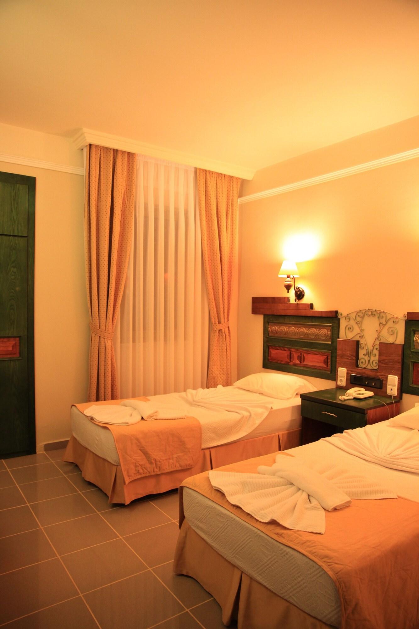Club Alpina Hotel Marmaris Exterior photo