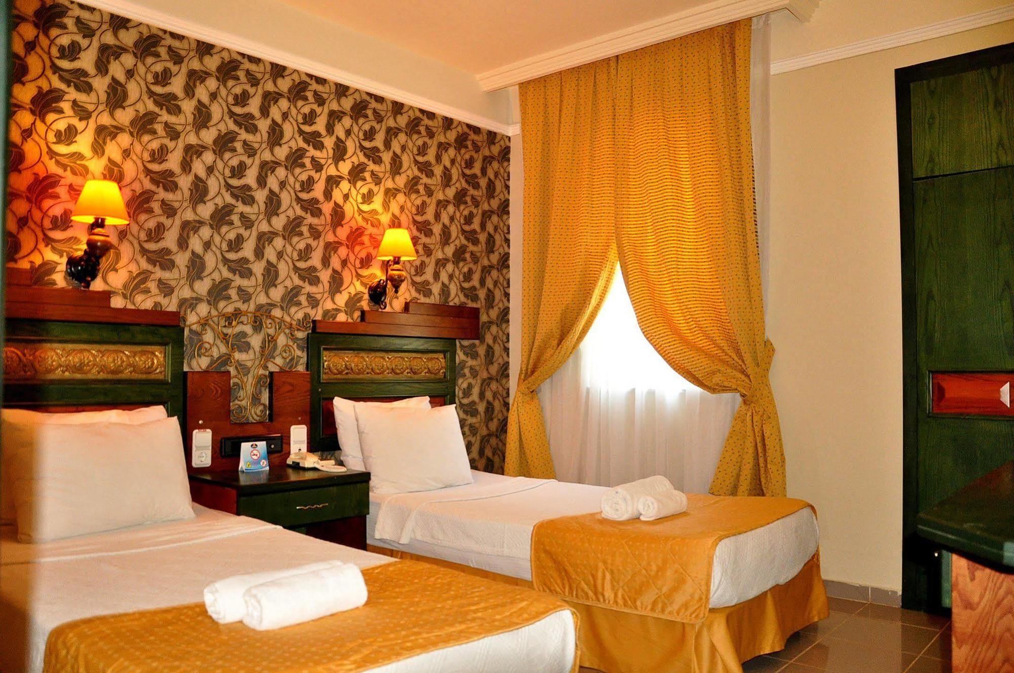 Club Alpina Hotel Marmaris Exterior photo