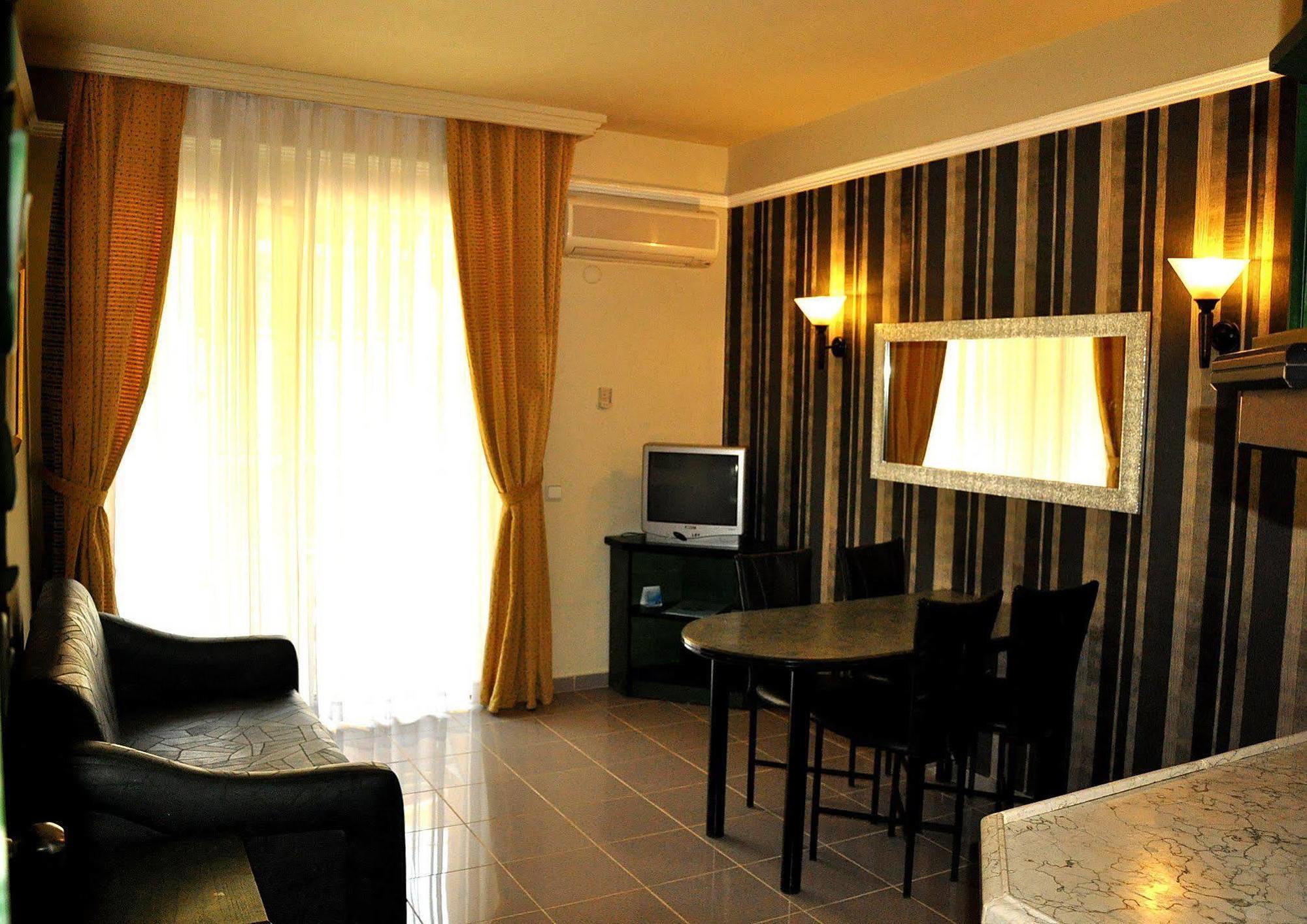 Club Alpina Hotel Marmaris Exterior photo