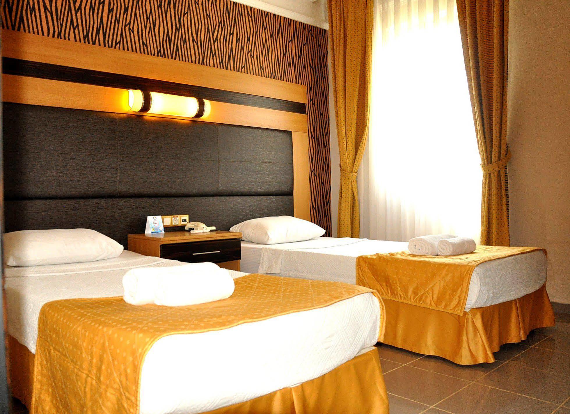 Club Alpina Hotel Marmaris Exterior photo